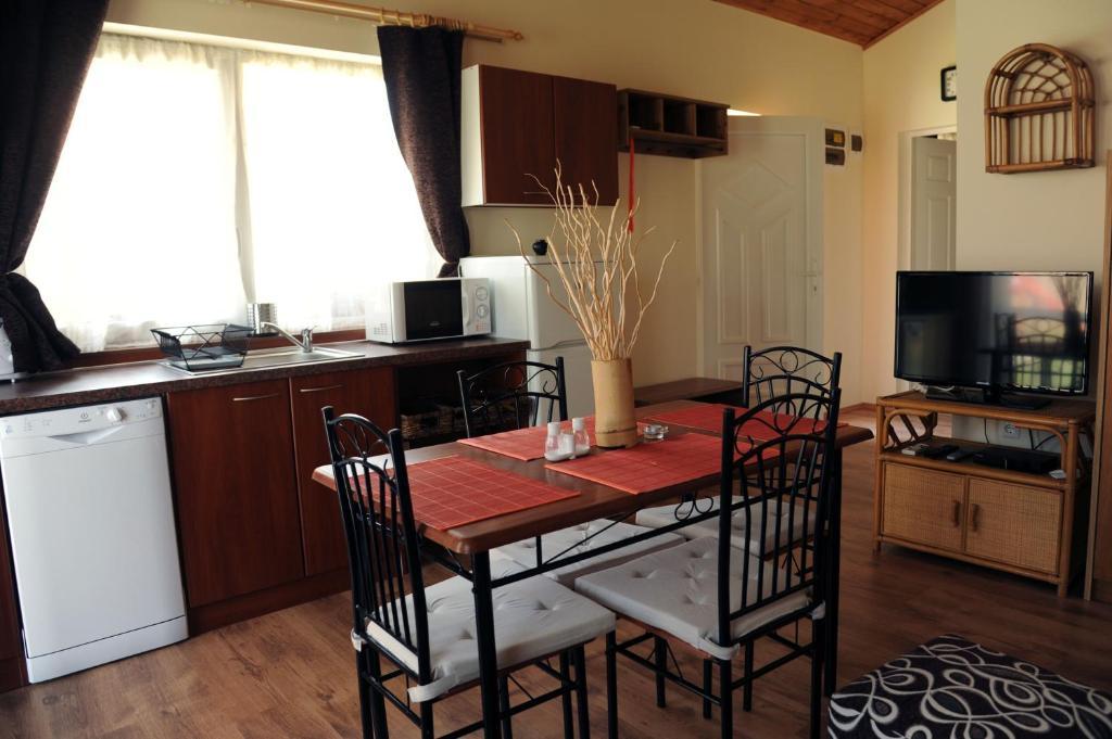 Arany Szolo Wellness Apartmanhaz Hévíz Rum bild